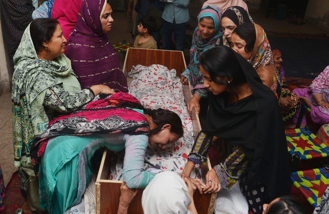 Një 12 vjeçe në Pakistan vritet për shkak të “nderit”