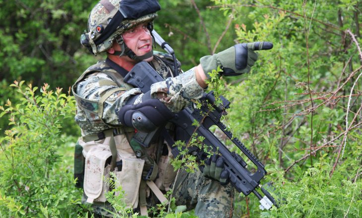 Afganistan, ushtari vendas hap zjarr ndaj atyre të huaj