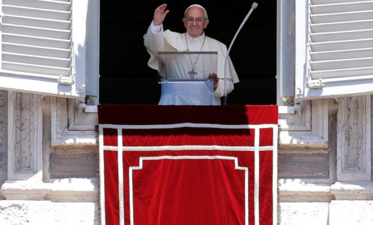 Papa: Pranoni refugjatët, mos keni frikë nga ta