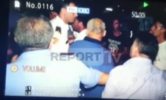 Rrahje për kutitë e votimit – Anëtari i LSI-së dhe i PS-së përleshën fizikisht