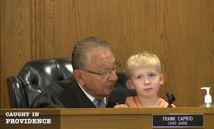 Gjykimet e pazakonshme të një gjyqtari amerikan [video]