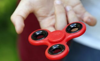 Dogana gjermane ndalon 35 ton lodra “Fidget Spinners”