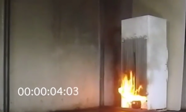Dalin pamjet se si nisi zjarri në ndërtesën e Londrës