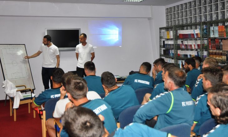 Futbollistëve të Prishtinës u shpjegohen rregullat e reja të lojës