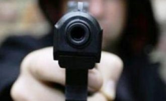 Një burrë i kanoset me armë një gruaje në lagjen Ulpiana të Prishtinës