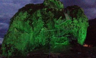 ‘Guri i Përmetit’ me ndriçim dekorativ u uron mirëseardhje vizitorëve