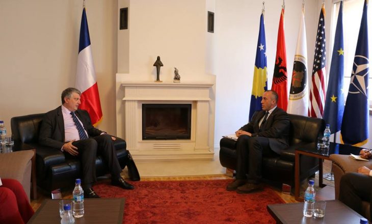Haradinaj priti në takim ambasadorin që “kishte gënjyer” kundër tij