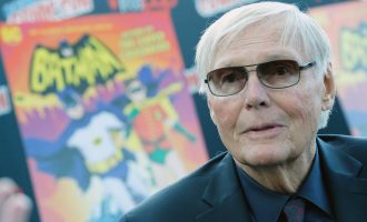 Vdes në moshën 88-vjeçare aktori që portretizoi Batmanin