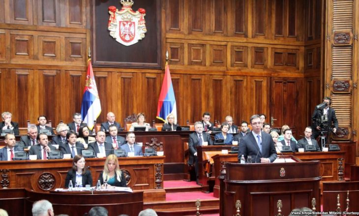 Debat i ashpër në Kuvendin e Serbisë rreth krijimit të Ministrisë për Kosovën