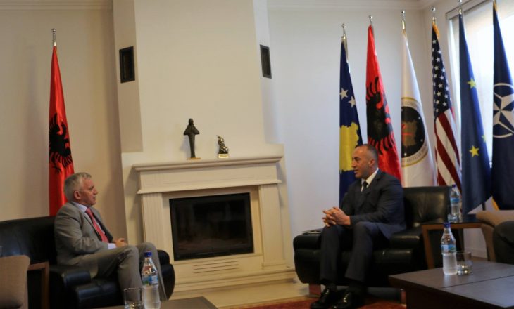 Haradinaj takohet me Minxhozin, bisedojnë për zgjedhjet