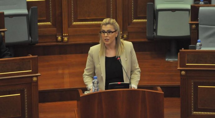 Kandidatët për deputetë akuzojnë partitë për vjedhje të votave