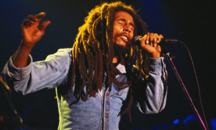Funerali i Bob Marleyt: Kitara e kuqe, Bibla dhe një degëz marijuanë
