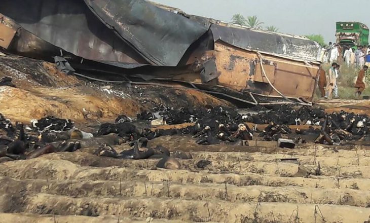 Vazhdon të rritet numri i viktimave nga djegia e cisternës në Pakistan