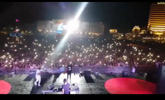 Reperi që “turpëroi” Ramën, Bashën dhe Metën: Mblodhi afro 100 mijë njerëz në sheshin e Tiranës