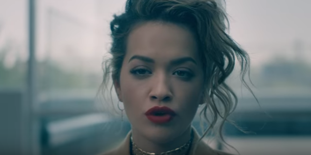 Rita publikon klipin e këngës “Your Song”
