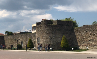 Shqipëria, aty ku imami, prifti ortodoks dhe ai katolik pinë kafe së bashku