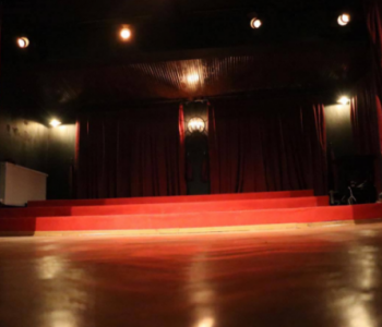 Aktori shqiptar hap teatër në Turqi