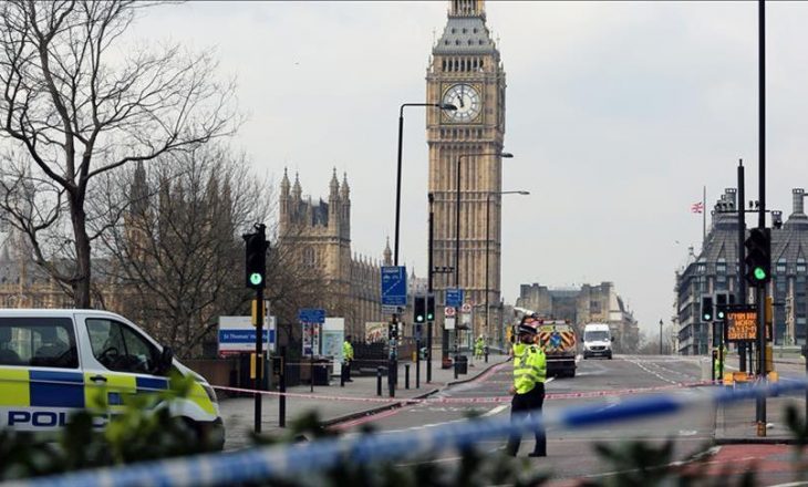 Panik në Londër, arrestohet një person pranë Parlamentit