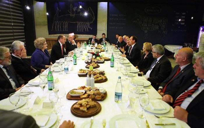 Një darkë mbi 2600 euro për presidentin