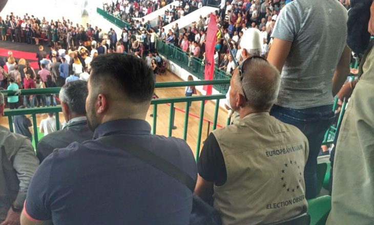 Vëzhgues ndërkombëtarë në tubimin e VV-së në Mitrovicë