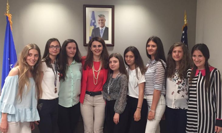Nxënëset që Erdogan i quajti “kërcënim për shtetin”, krenaria e Kosovës