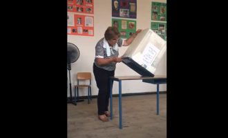 Videoja që tregon sesi komisonerët “kontrollojnë votat e premtuara”