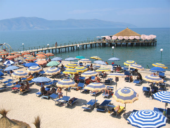 Katër të rinj janë mbytur sot në plazhet e Vlorës