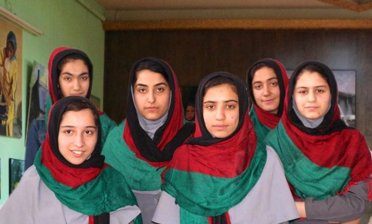 Rrëfimi për vajzat myslimane, gjeni në robotikë, që u ndalohet hyrja në SHBA