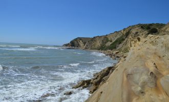 Mbyten tre persona në plazhin e Vlorës