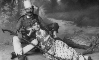 Kur “armiqtë e popullit” hiqeshin nga fotografia