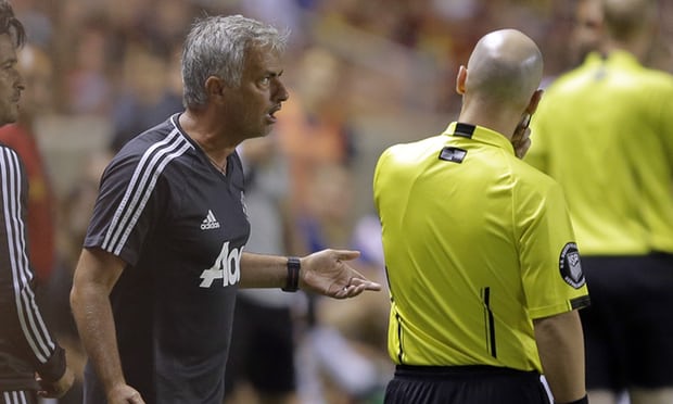 Mourinho refuzoi ta zëvendësonte, arbitri i jep karton të kuq Valencias