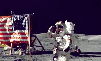 Mostrat e pluhurit nga Hëna pritet të shiten për 4 milionë dollarë