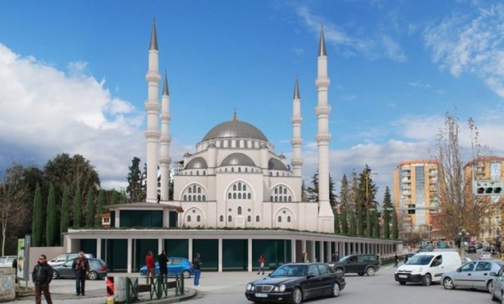 Politika “zhbllokon” ndërtimin e xhamisë në Prishtinë