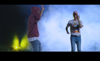 Me këmbë në tokë, Buta shpjegon “Mbi Re”