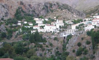 Prishja e dy shtëpive në Dhërmi acaron raportet mes Shqipërisë dhe Greqisë