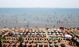 Mjekët në Durrës japin arsyet pse po ndodhin mbytje të pushuesve