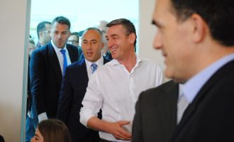 I akuzuari për krime dhe i dënuari si ministër falënderohen nga anëtarët e PAN-it