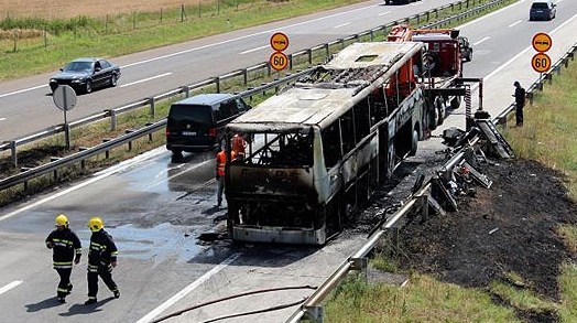 Digjet tërësisht autobusi në Serbi, kishte destinacion Strugën