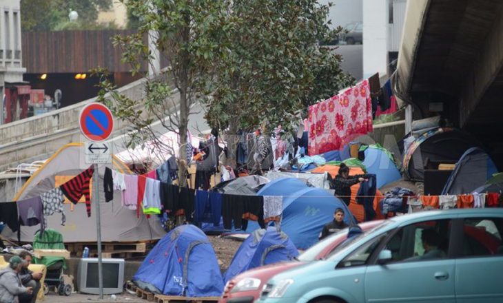 Franca paralajmëron ligj të ri për refugjatë