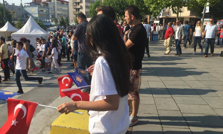 Përkrahësit e Erdoganit morën leje nga policia për marshin në Prishtinë