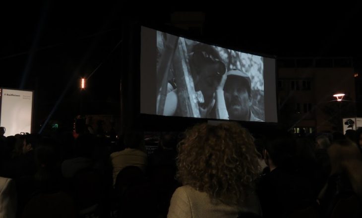 “Kosovo Calling”, filmi që solli realitetin kosovar të pasluftës