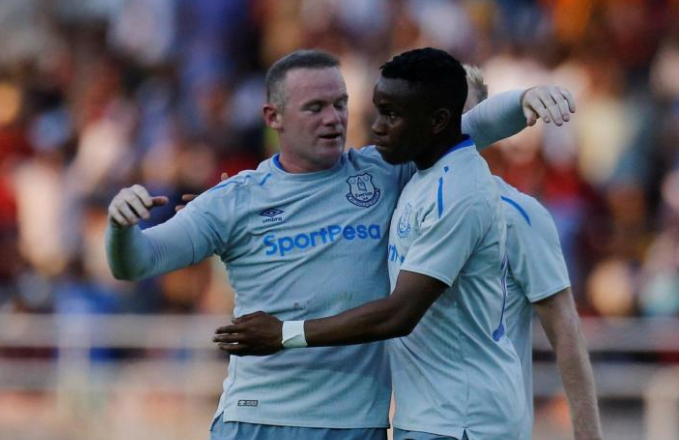 Rooney shënon gol të ‘çmendur’ në debutim për Evertonin