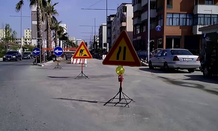 “Ndaluam autobusët për t’i dhënë mundësi turistëve të shëtitën” – arsyetimi i ri i Durrësit