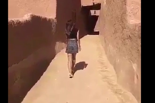 Arabia S. heton videon e një vajze me minifund