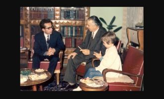 Letra që Ismail Kadare i dërgoi Enver Hoxhës për ta shpëtuar motrën nga internimi