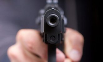 Hajvali: Derisa po voziste qëllohet me armë zjarri nga disa persona