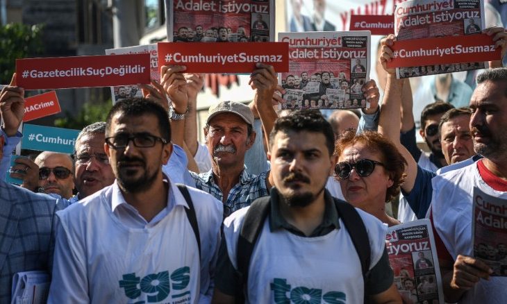 Procesi kundër gazetarëve, Hahn: Turqia, larg vlerave të BE