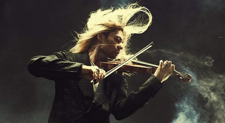 Violinisti rock që bashkon Mozart dhe Metallica