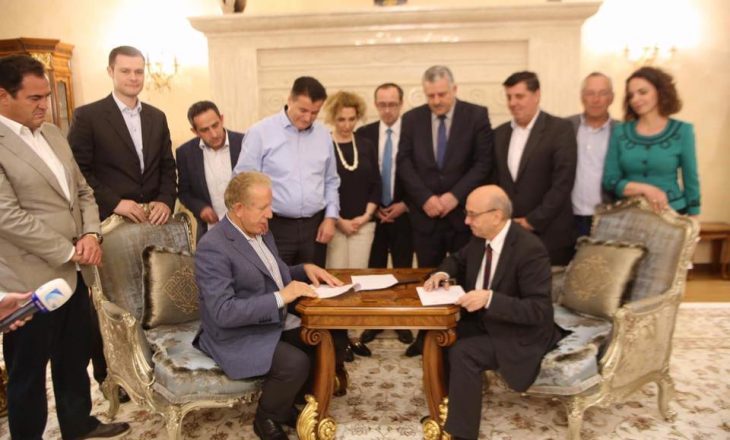 Pacolli zbulon telefonatën ku iu kërkua të qëndrojë në LAA: Më bëri me qesh