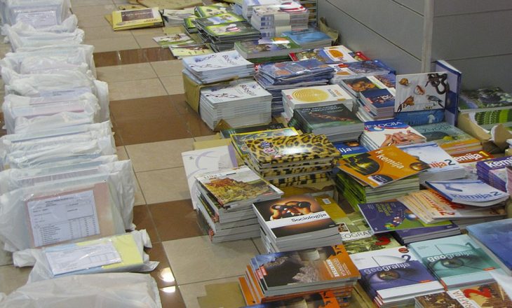 “Armiqësia” PDK- LDK lë nxënësit pa libra